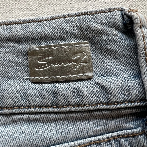 EUC Seven 7 Rainbow Piping Pride Raw Hem Jean Shorts 🌈🌈 (D2) - Picture 13 of 13